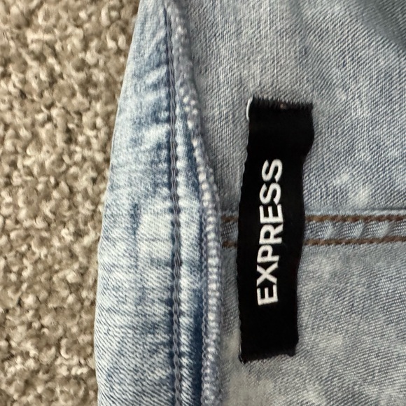 Light Wash Women's Jeans - Picture 5 of 5